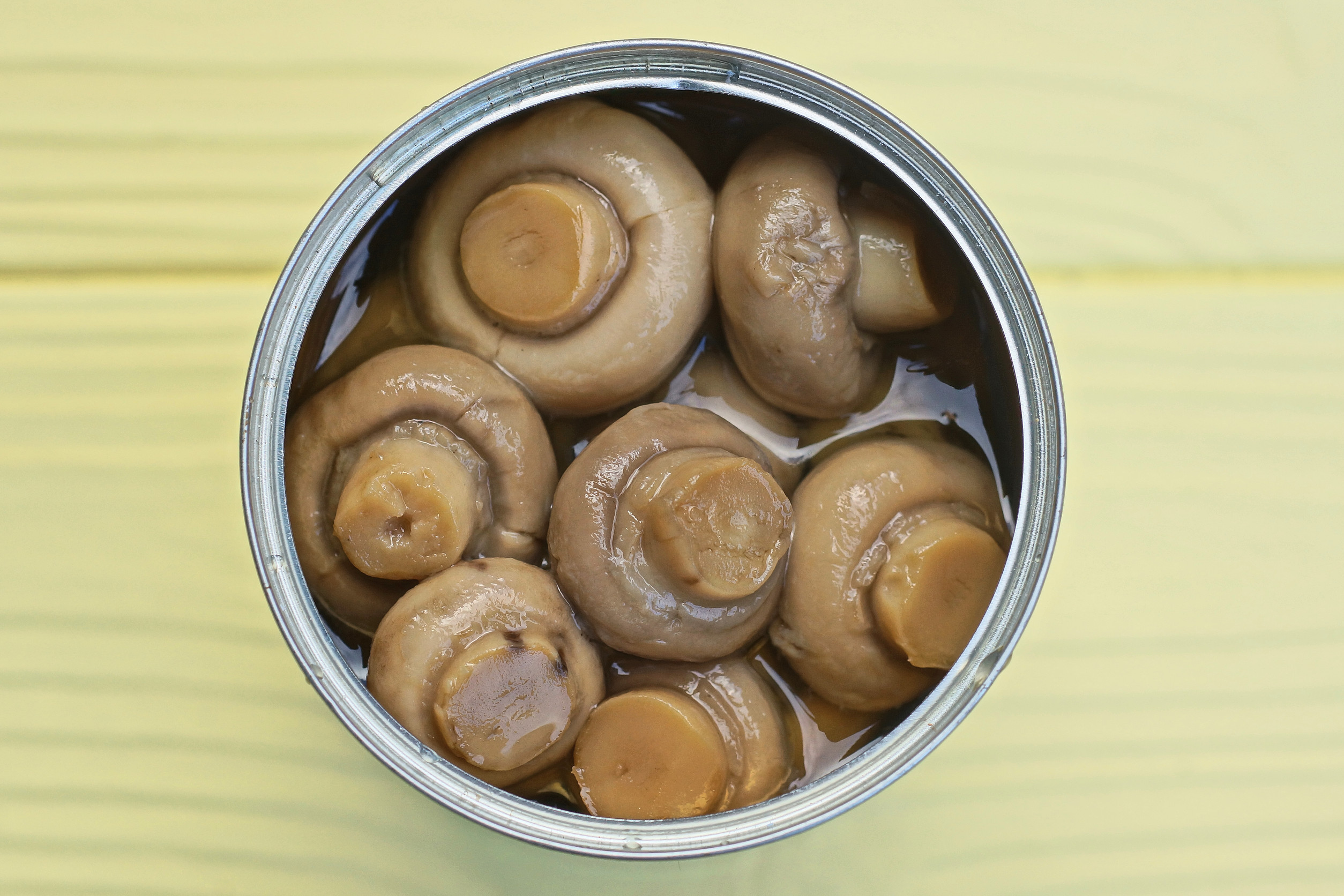 10 Common Foods That Can Poison Us If We Ignore the Warning Signs