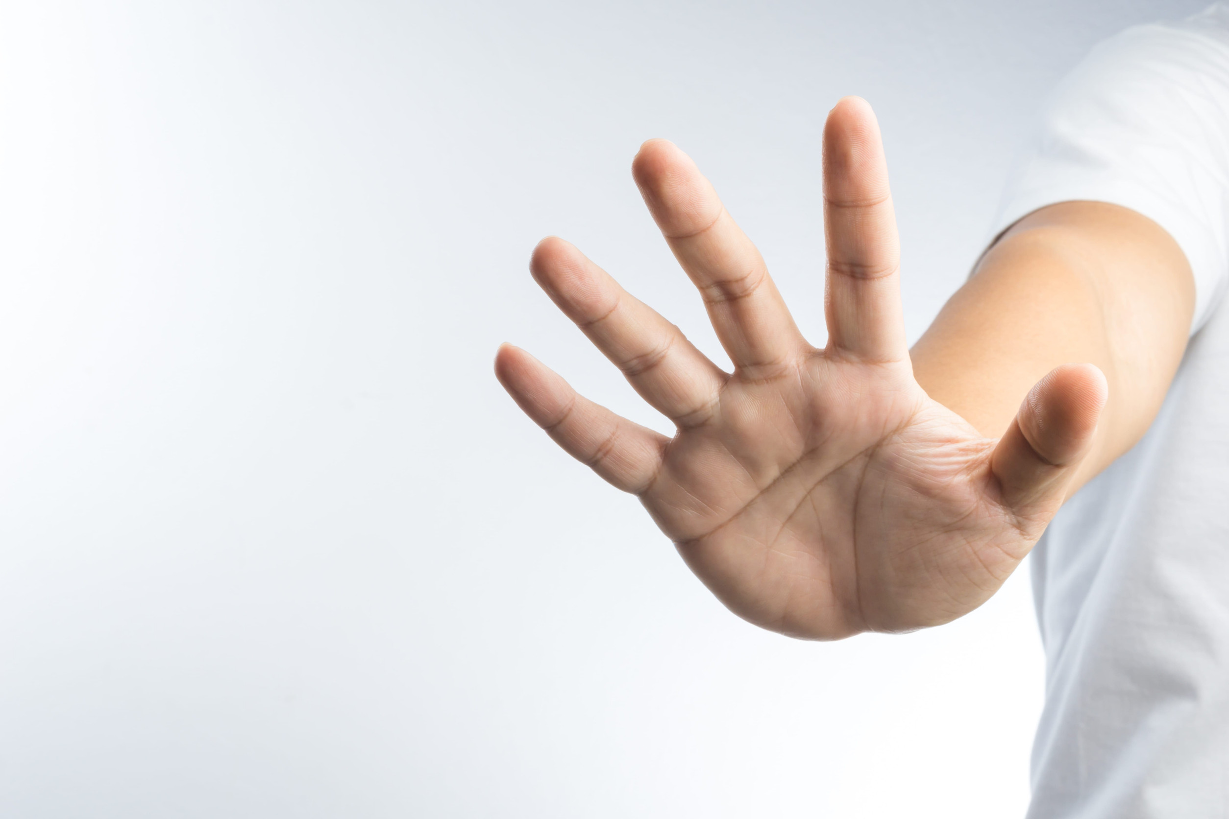 10 Things Minimalists Avoid That Are Wasting Your Money