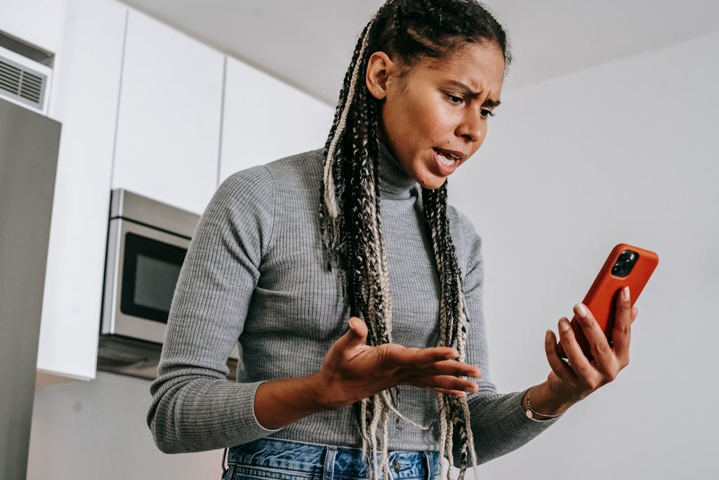 10 Brutal Ways Your Smartphone Is Quietly Hijacking Your Life - Hydro ...