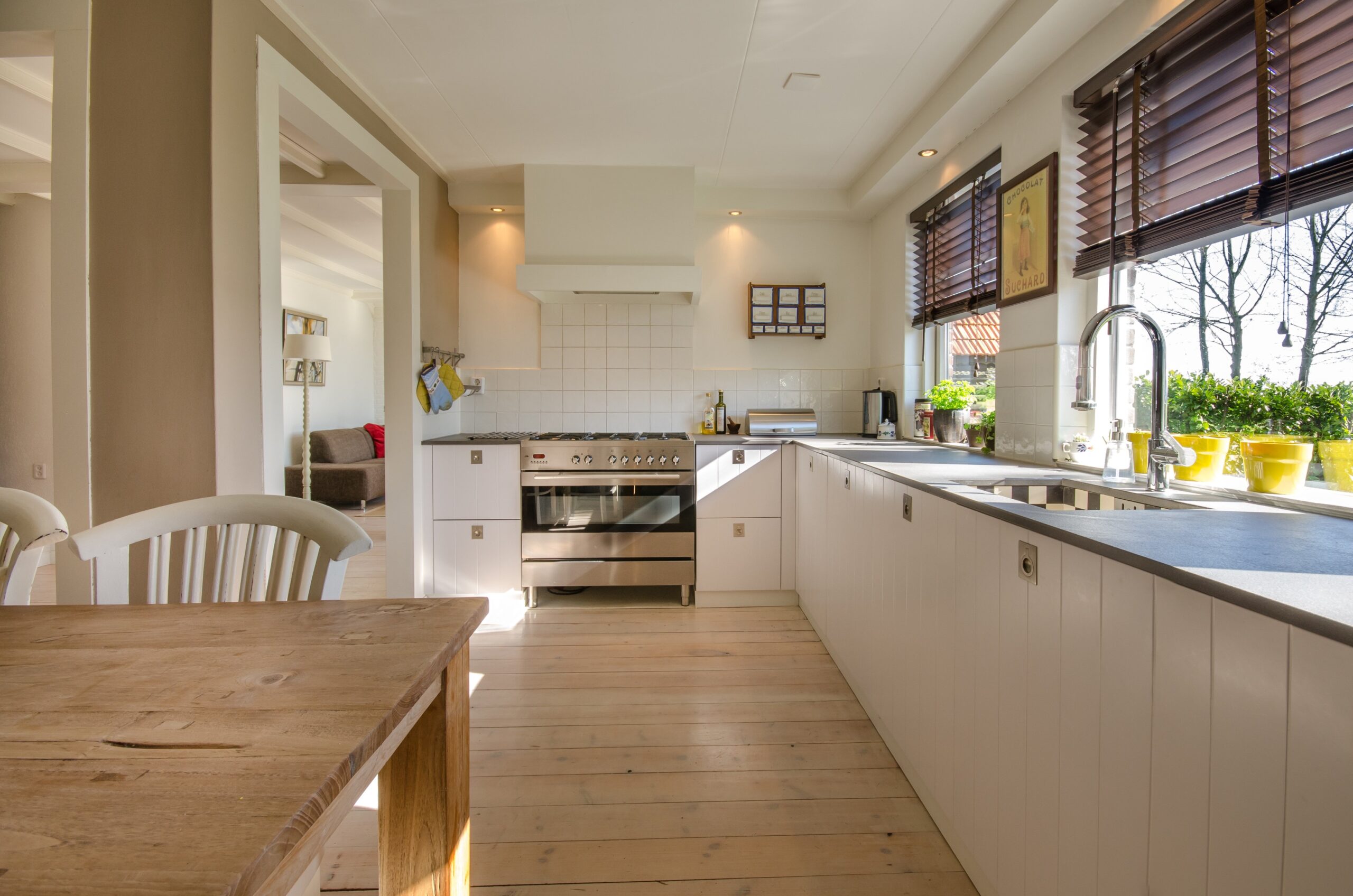 5 Nostalgic Kitchen Ideas Designers Want Back Right Now