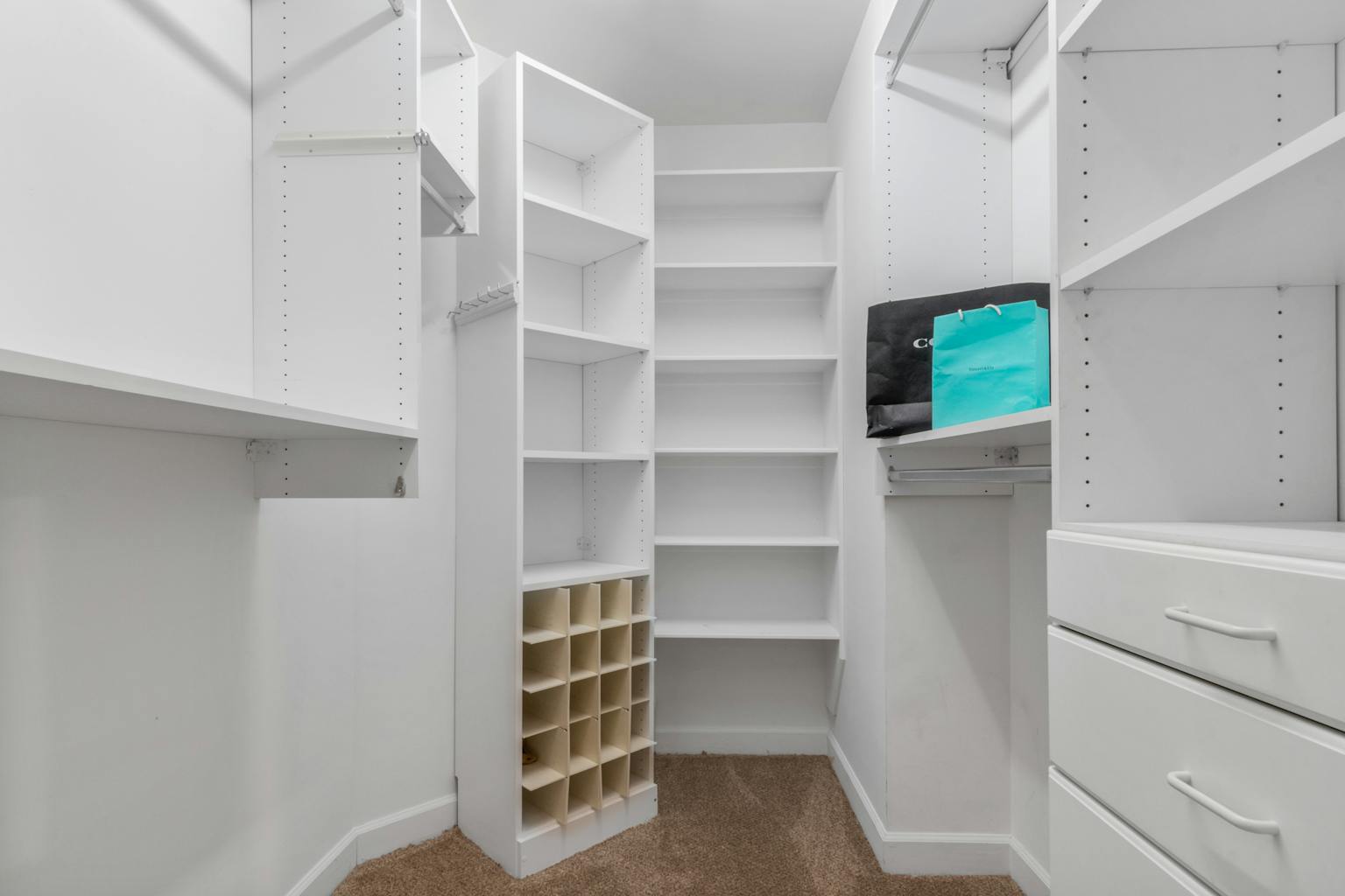 6 Common Linen Closet Mistakes That Are Wrecking Your Storage Space ...