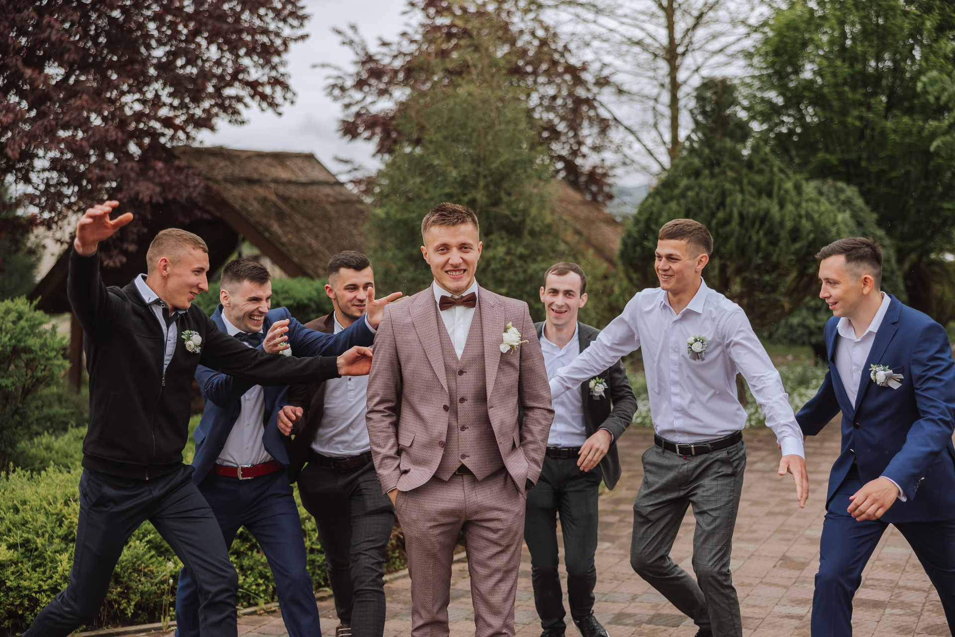 11 Things That Make You a Terrible Wedding Guest (Avoid These)