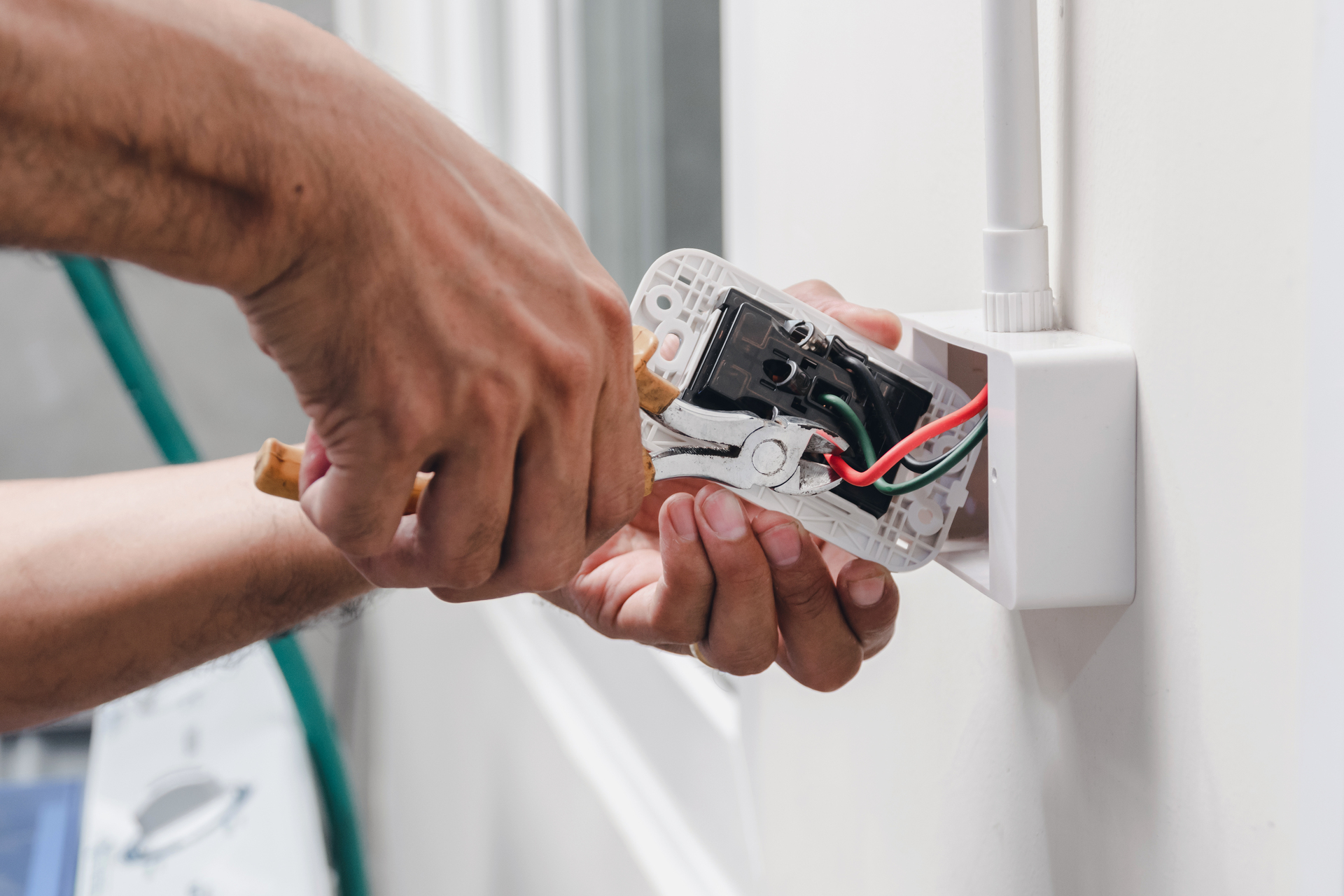 8 Small Signs a Home Break-In Could Be Coming Soon