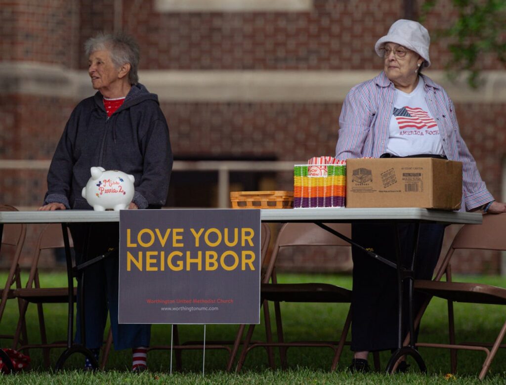 elderly-women-collecting-votes-