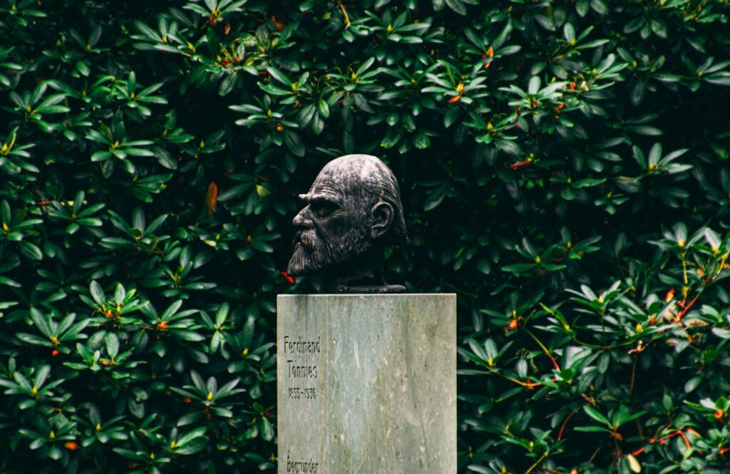 /male-concrete-headbust-decor
