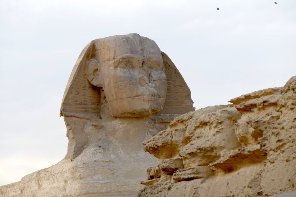 /majestic-sphinx-of-giza-against-a-clear-sky