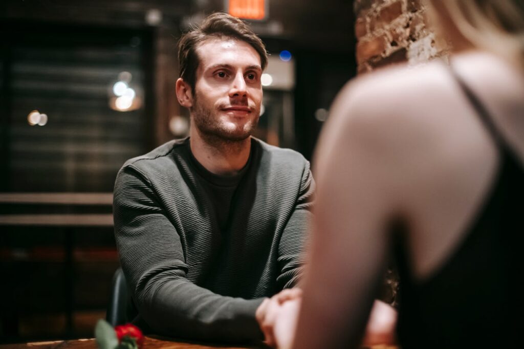 young-couple-spending-time-together-in-restaurant