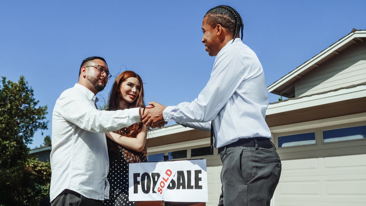 /man-shaking-hands-with-a-realtor-