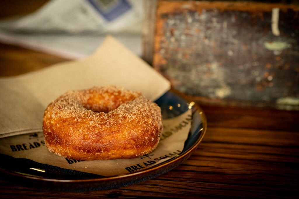 cinnamon-sugar-donut-at-a-cafe-