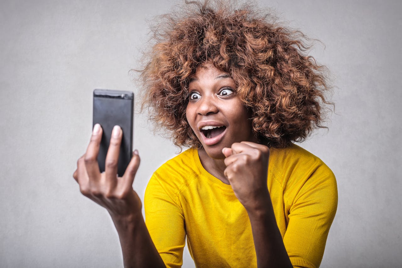photo-of-a-surprised-woman-