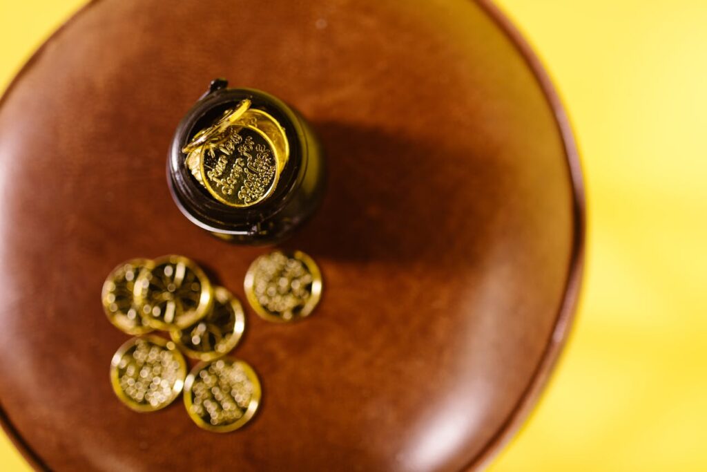 selective-focus-of-gold-coins