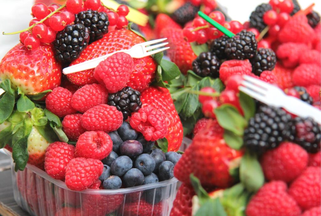 mixed-fruits-in-containers-