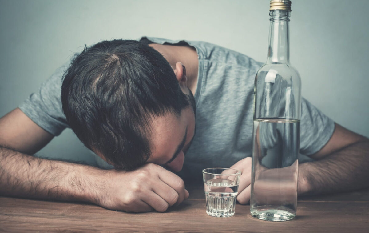10 Worst Mistakes to Avoid When Drinking for the First Time: How to Prevent a Disaster