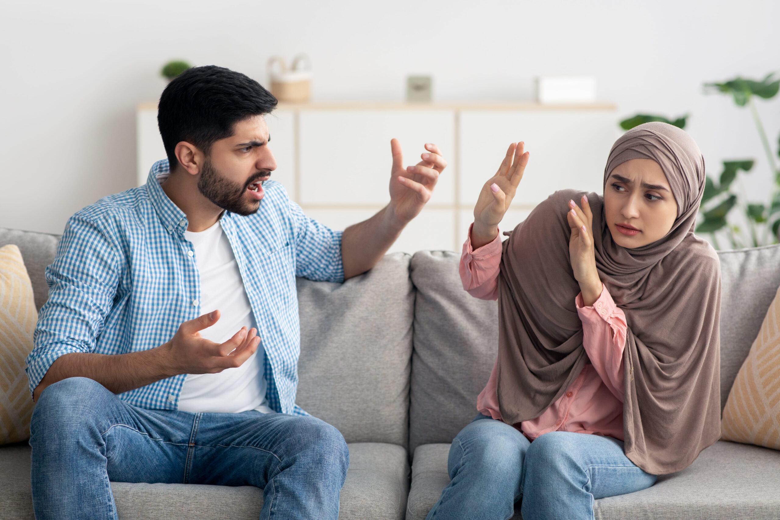 10 Warning Signs of Poor Communication in a Relationship 