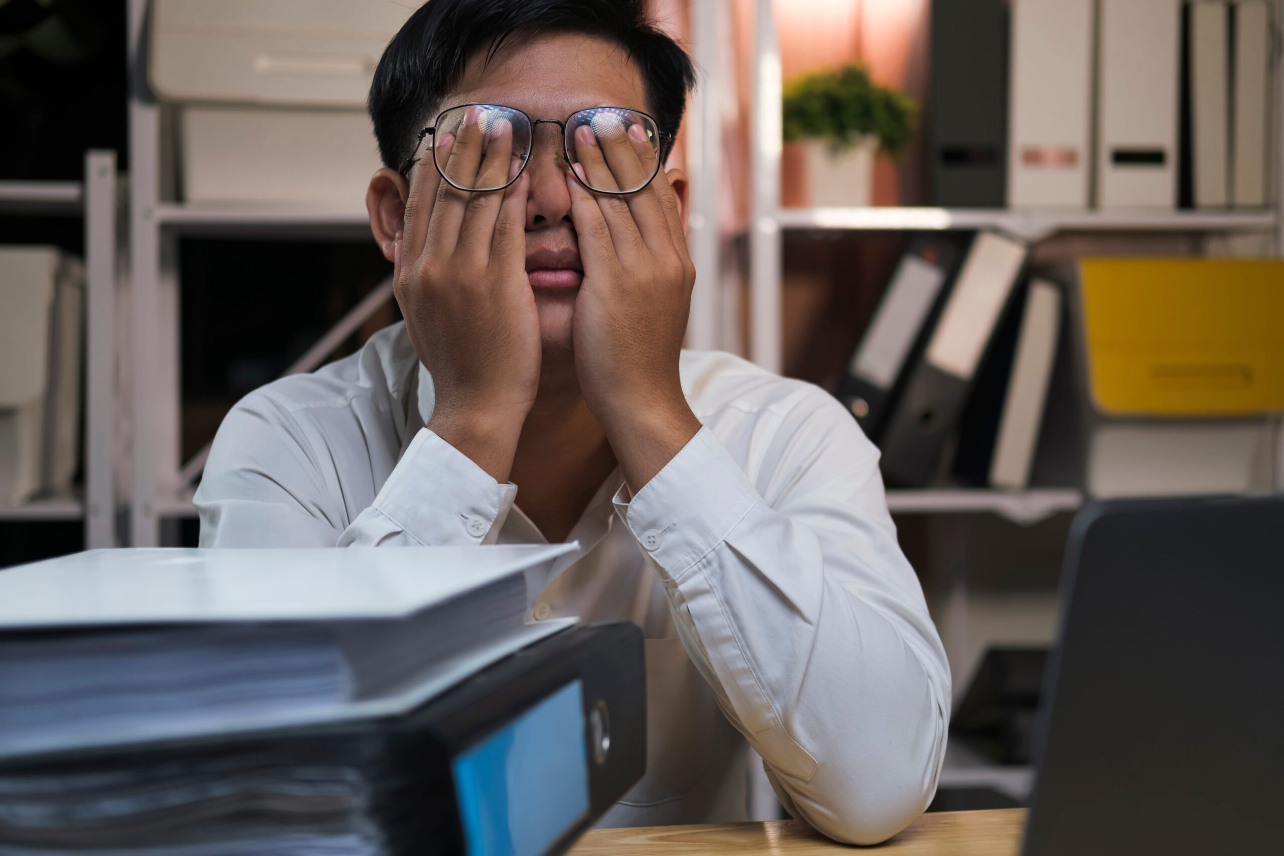 10 Work Habits That Are Quietly Destroying Your Career