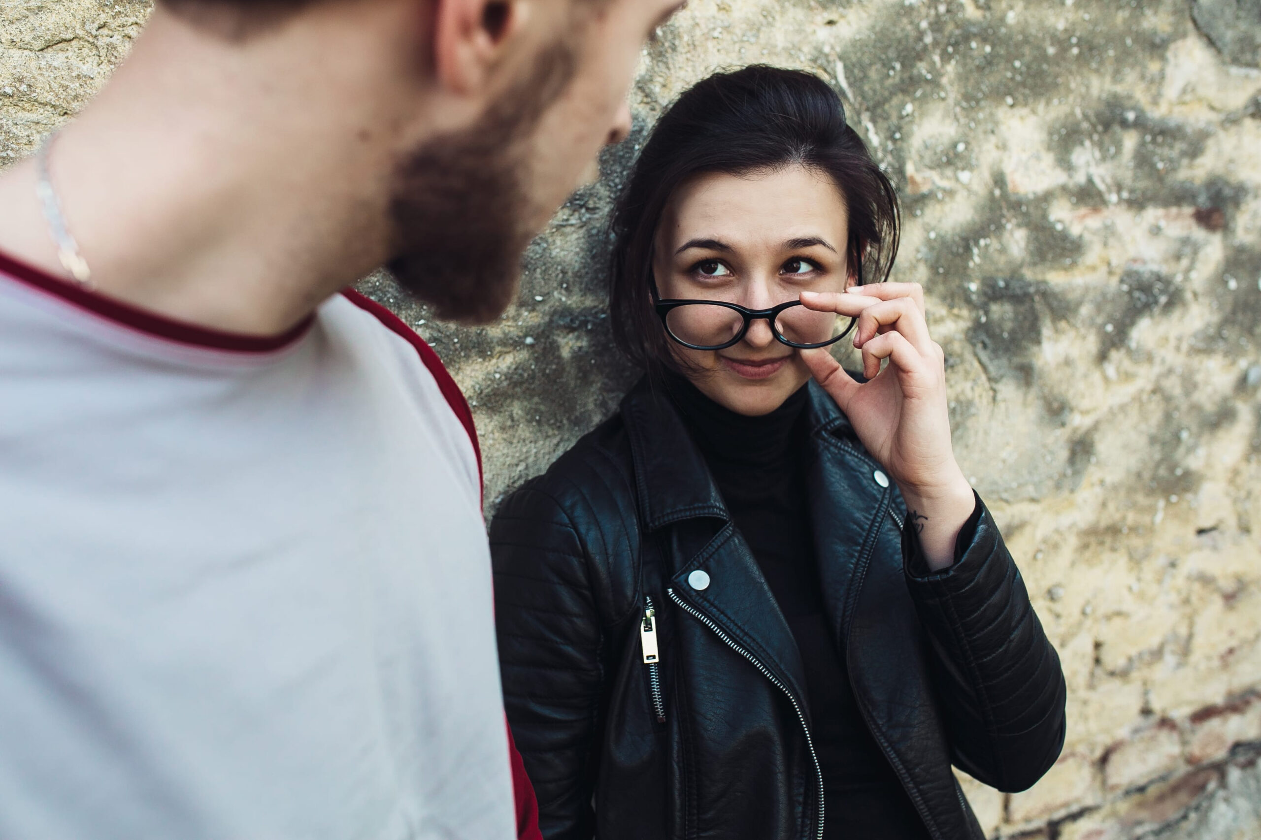 10 Things Women Notice First When Meeting a Man