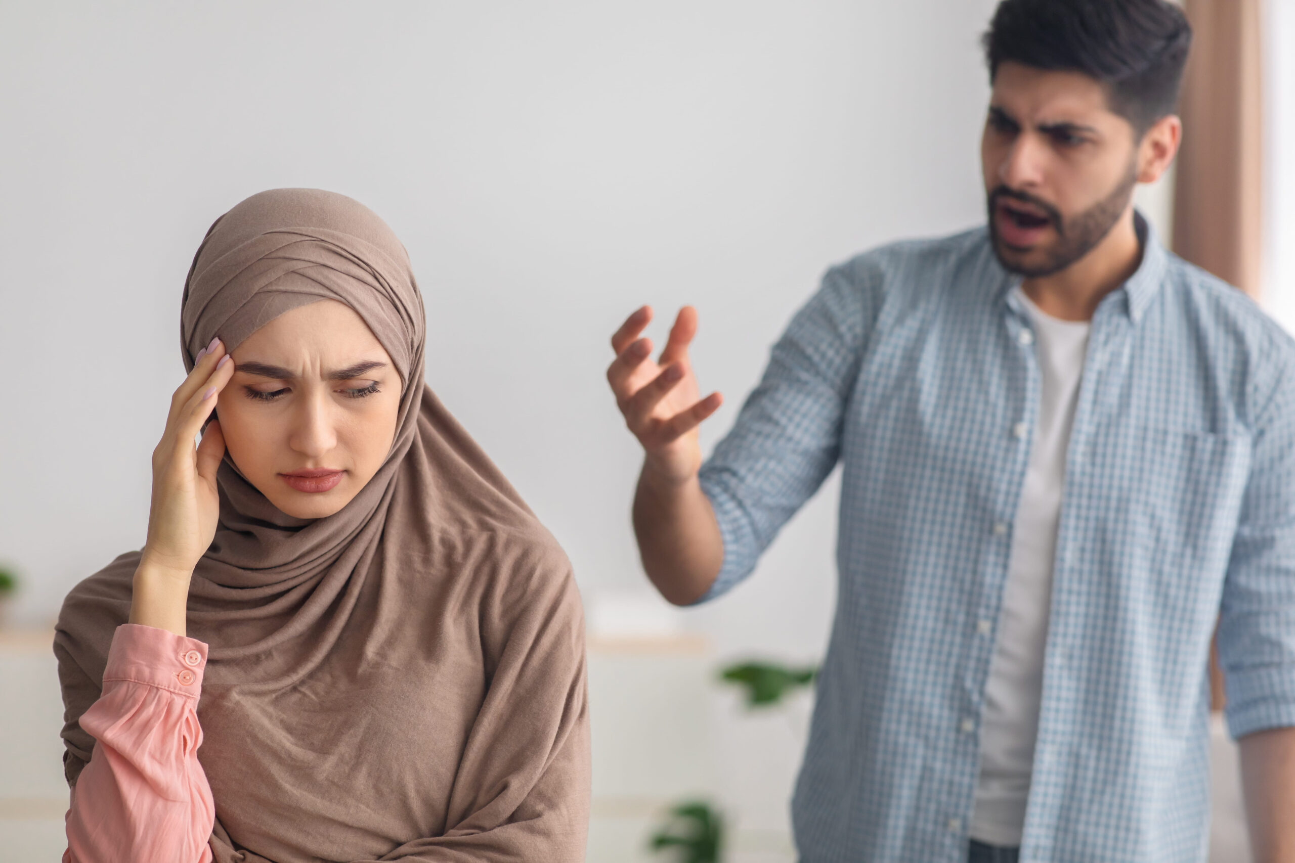 10 Subtle Signs Of Emotional Abuse in Relationships You Should Never Ignore