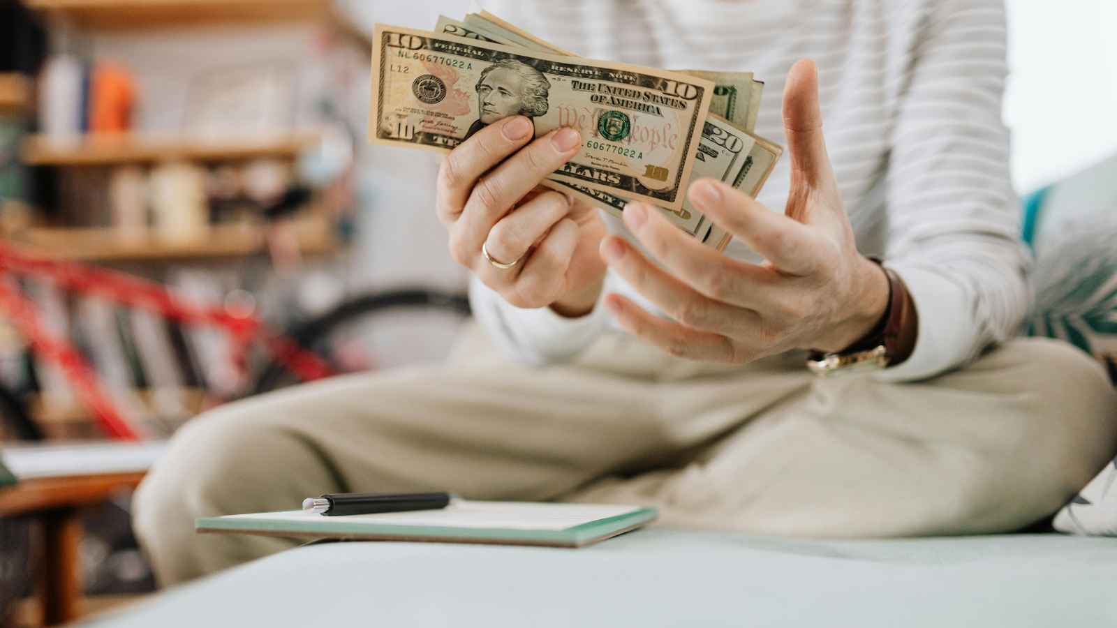 7 Money Rules the Wealthy Don’t Want You to Discover