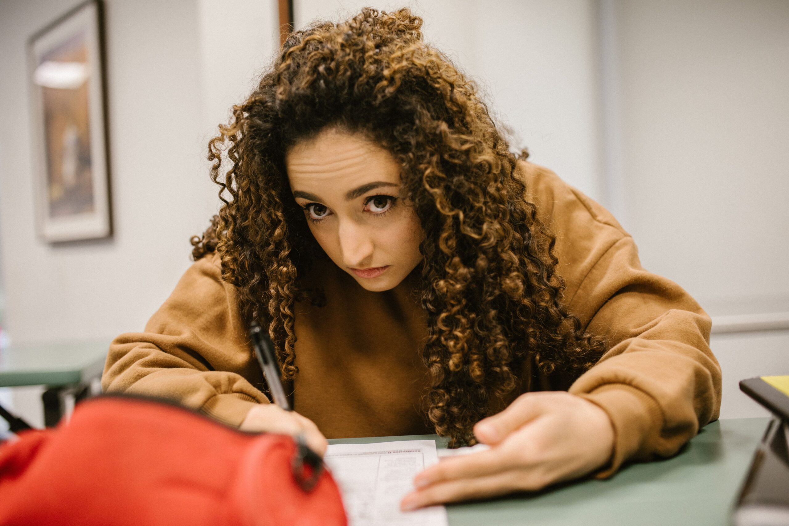 student-cheating-during-an-exam