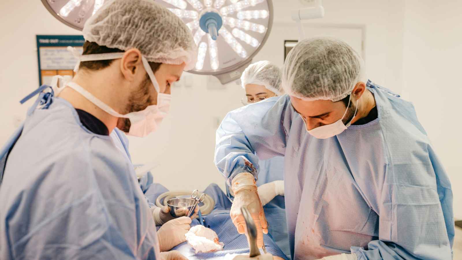 15 Things We Shouldn’t Do After Surgery to Prevent Complications