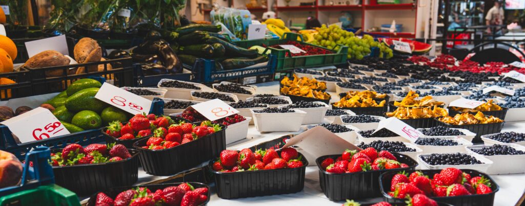 vibrant-fresh-market-display-with-various-fruits